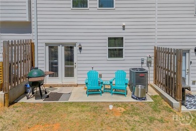 Welcome home to 122 Greenview Ct in the coveted Chimney Oaks - photo 33