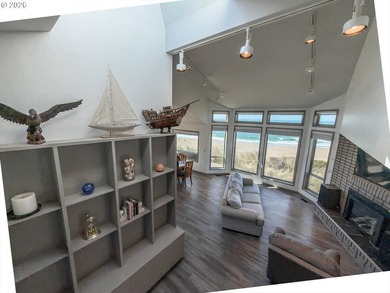 Oceanfront Contemporary in Salishan with Panoramic Views to die - photo 35