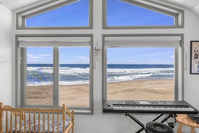 Oceanfront Contemporary in Salishan with Panoramic Views to die - photo 39