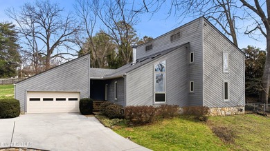 Fort Loudoun Lake Home For Sale in Knoxville Tennessee