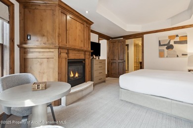 2024 renovations completed (including new decor, furniture - photo 14