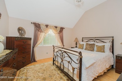149 Crossfield is an immaculately kept townhouse that was newly - photo 14
