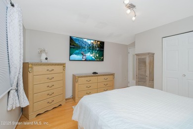149 Crossfield is an immaculately kept townhouse that was newly - photo 17