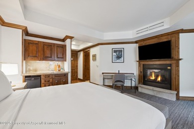 2024 renovations completed (including new decor, furniture - photo 19