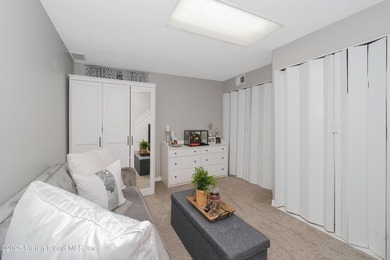 149 Crossfield is an immaculately kept townhouse that was newly - photo 19