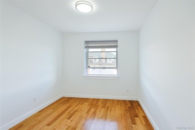 This stunning condo apartment features a formal layout with 3 - photo 23
