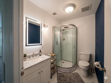 BEAUTIFUL SPLIT 3/2.5 HOME situated on an expansive 1/4-acre - photo 9