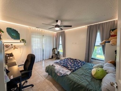 BEAUTIFUL SPLIT 3/2.5 HOME situated on an expansive 1/4-acre - photo 10