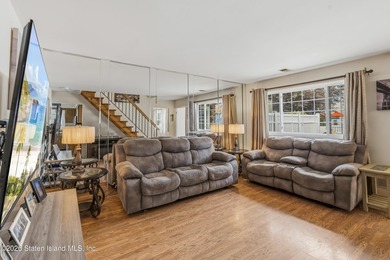 Welcome to this beautifully appointed three-bedroom Center Hall - photo 17
