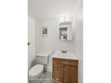 Welcome to this beautifully appointed three-bedroom Center Hall - photo 18