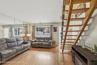 Welcome to this beautifully appointed three-bedroom Center Hall - photo 19