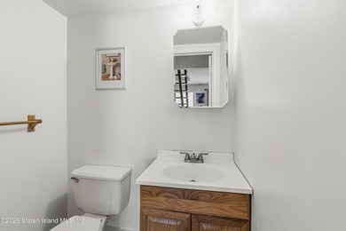 Welcome to this beautifully appointed three-bedroom Center Hall - photo 20