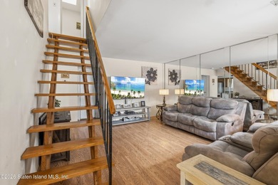 Welcome to this beautifully appointed three-bedroom Center Hall - photo 21