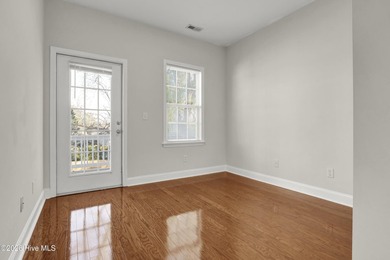 Contemporary Condominium in the Quaint Castle-Dock Street - photo 22