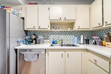 Bright and spacious condo located in the desirable Hillcrest - photo 22