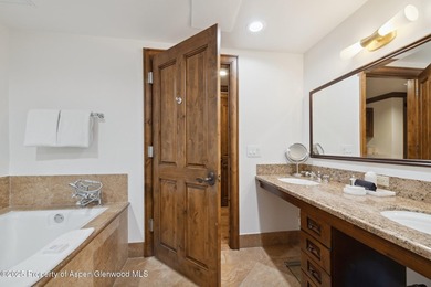 2024 renovations completed (including new decor, furniture - photo 23