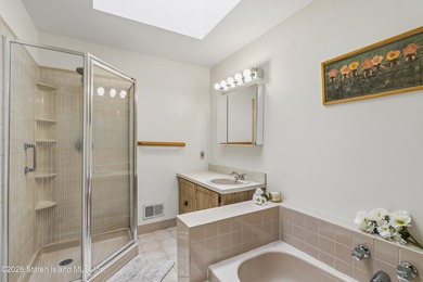 Welcome to this beautifully appointed three-bedroom Center Hall - photo 25