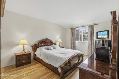 Welcome to this beautifully appointed three-bedroom Center Hall - photo 30
