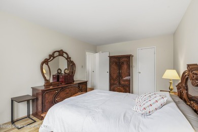 Welcome to this beautifully appointed three-bedroom Center Hall - photo 31