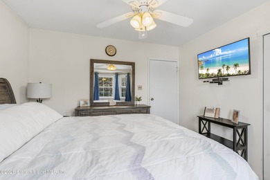 Welcome to this beautifully appointed three-bedroom Center Hall - photo 34