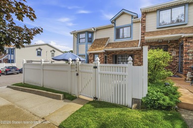 Welcome to this beautifully appointed three-bedroom Center Hall - photo 35