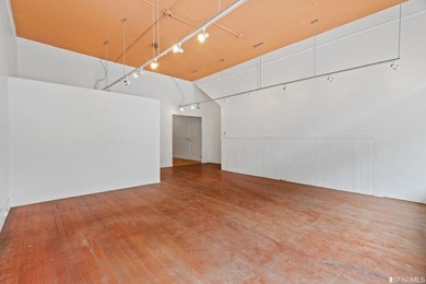 Introducing a fantastic mixed-use property in the heart of San - photo 12