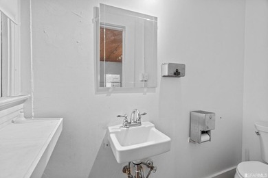 Introducing a fantastic mixed-use property in the heart of San - photo 23