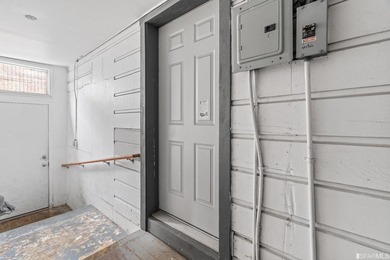 Introducing a fantastic mixed-use property in the heart of San - photo 27