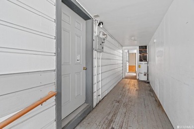 Introducing a fantastic mixed-use property in the heart of San - photo 28