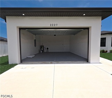 New Construction in Cape Coral! Beautiful single-family home - photo 29