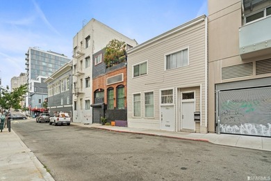 Introducing a fantastic mixed-use property in the heart of San - photo 32