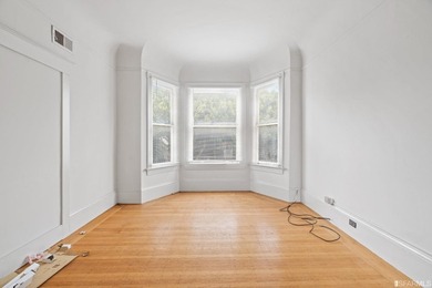 Introducing a fantastic mixed-use property in the heart of San - photo 40
