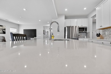 Well-maintained 3BR/2.5BA home with a functional floor plan and - photo 50
