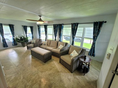 Are you looking for a spacious home? This double-wide mobile - photo 2
