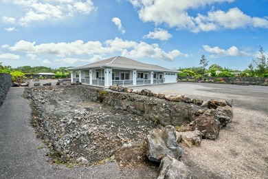 Discover a truly exceptional 1-acre 2020 build estate in Hilo - photo 3