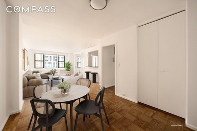 Bright and gracious, this two-bedroom, one-bathroom home offers - photo 2