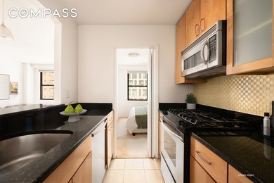 Bright and gracious, this two-bedroom, one-bathroom home offers - photo 3