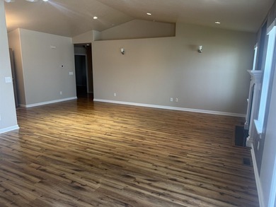 This fantastic one-level home boasts 3 bedrooms and 2 bathrooms - photo 14