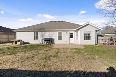 Move-in-ready home in Elkins! This 3-bedroom, 2-bath home - photo 15