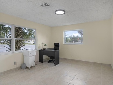 Beautifully renovated 3BR/2BA home on a landscaped corner lot - photo 19