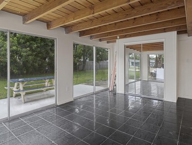 Beautifully renovated 3BR/2BA home on a landscaped corner lot - photo 25