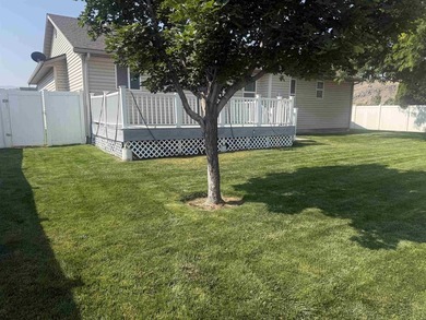 This fantastic one-level home boasts 3 bedrooms and 2 bathrooms - photo 50