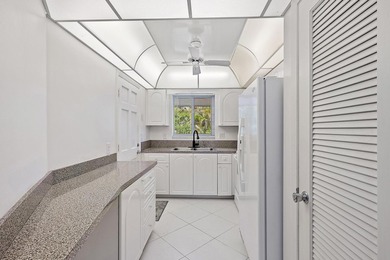 Charming 2BR/2BA home in a desirable 55+ Tequesta community just - photo 9