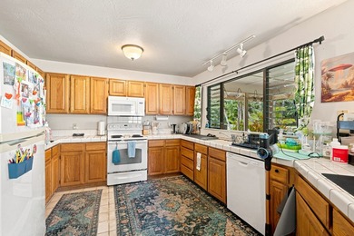 This well positioned, corner lot Mili Makani home is located on - photo 4