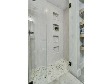 Newly renovated home offers 4 bedrooms, 5 bathrooms, PLUS office - photo 38