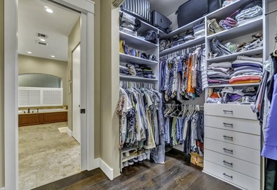 Newly renovated home offers 4 bedrooms, 5 bathrooms, PLUS office - photo 42
