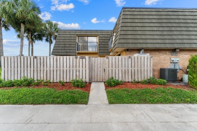Lake Townhome/Townhouse For Sale in West Palm Beach, Florida