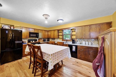 This property is Lake Life meets Farm Life! WALKING DISTANCE to - photo 8