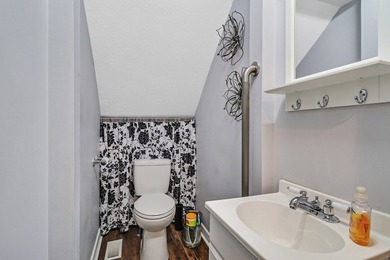 Dreaming of life on the lake? This home has it all! Step into an - photo 42