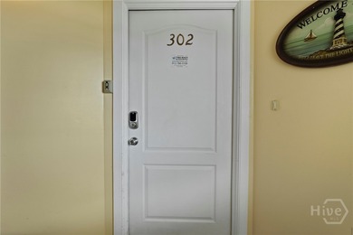 Upscale 3 bedroom 2 bath condo only steps to Tybee's beautiful